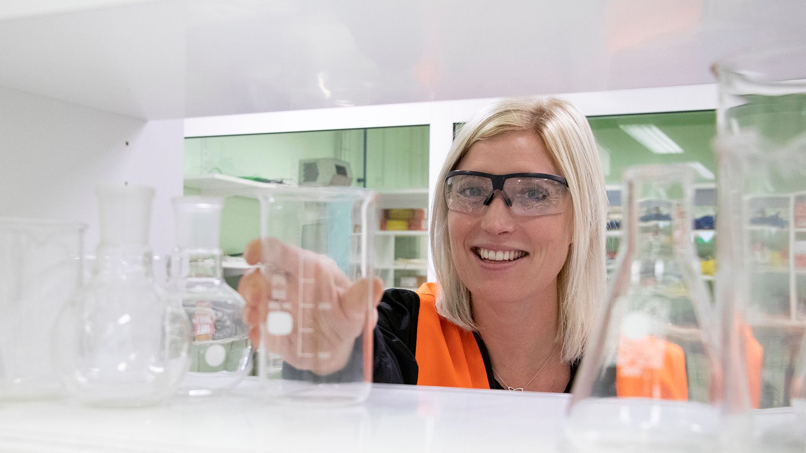 Hanna Larsson in the laboratory